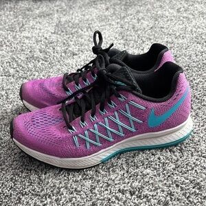 EUC Nike Zoom Pegasus 32 Purple and Blue Flyknit Running Shoes